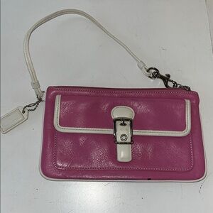 COACH BUCKLE FRONT WRISTLETT PINK